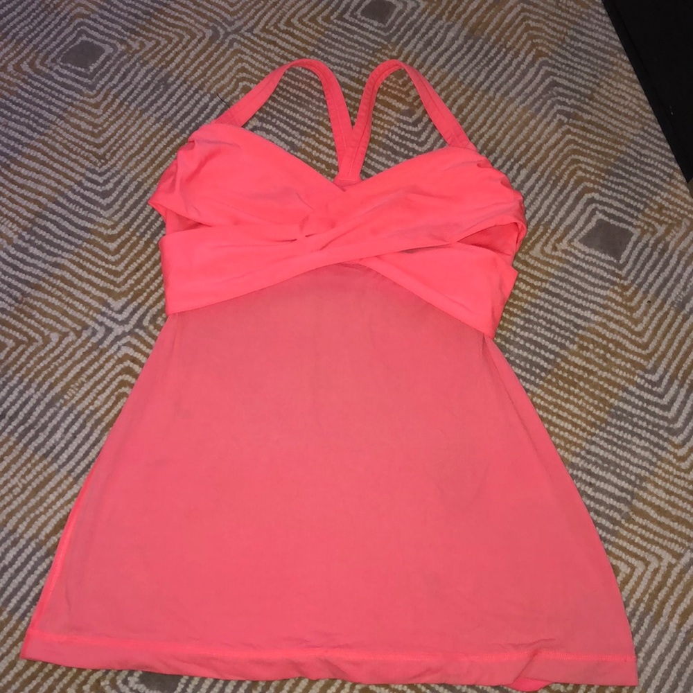 LULULEMON Workout top w/built in bra
